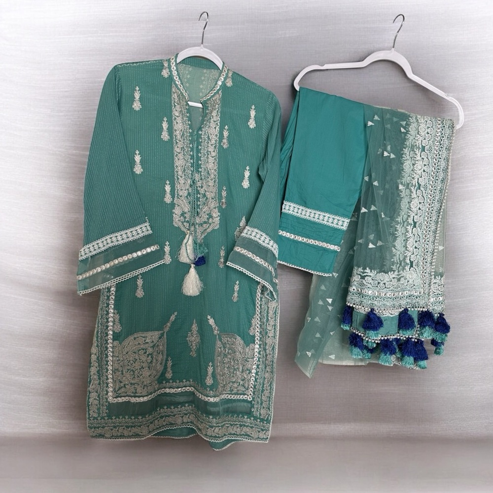 Pakistani Designer Dress 3Pc - Picture 4 of 7